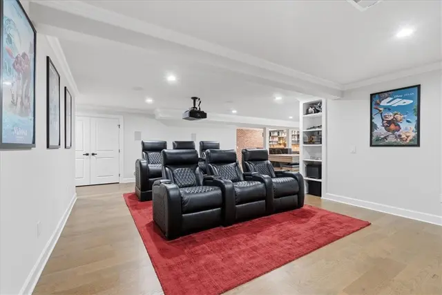 319 Crest Ln gallery image 20