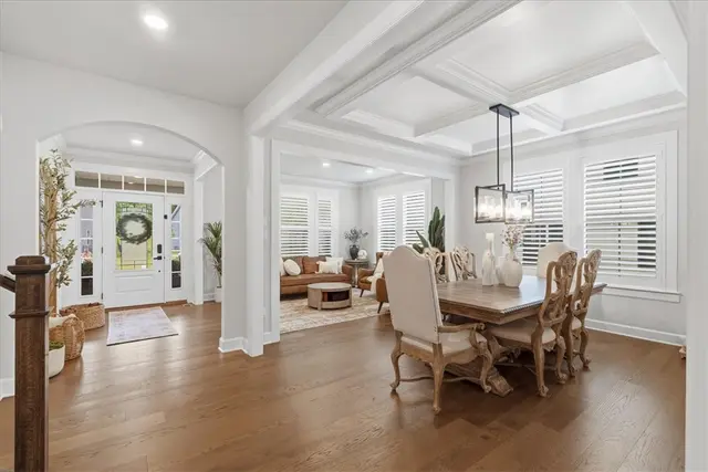 319 Crest Ln gallery image 21