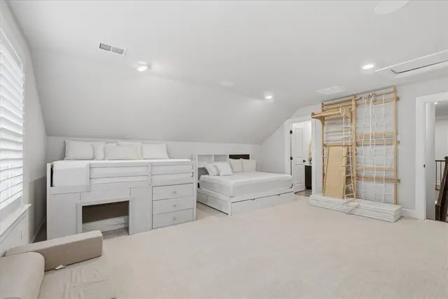 319 Crest Ln gallery image 22