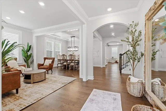 319 Crest Ln gallery image 23