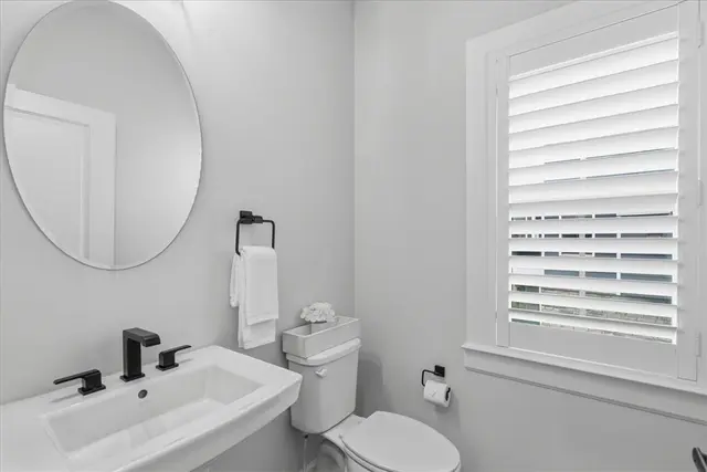 319 Crest Ln gallery image 24