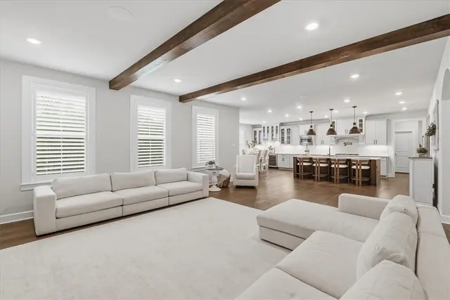 319 Crest Ln gallery image 25