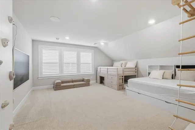 319 Crest Ln gallery image 30