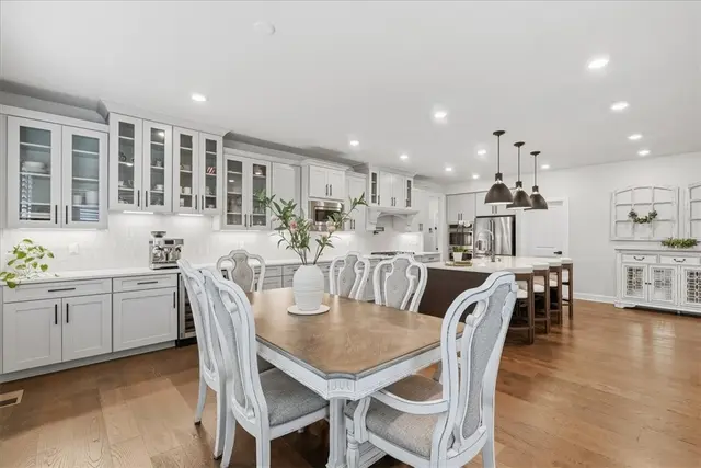 319 Crest Ln gallery image 33