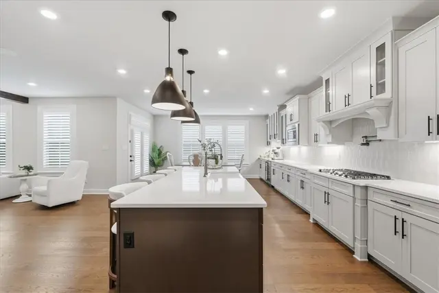 319 Crest Ln gallery image 35
