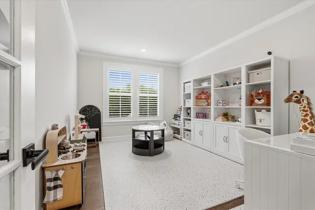 319 Crest Ln gallery image 37