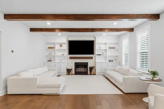 319 Crest Ln gallery image 39