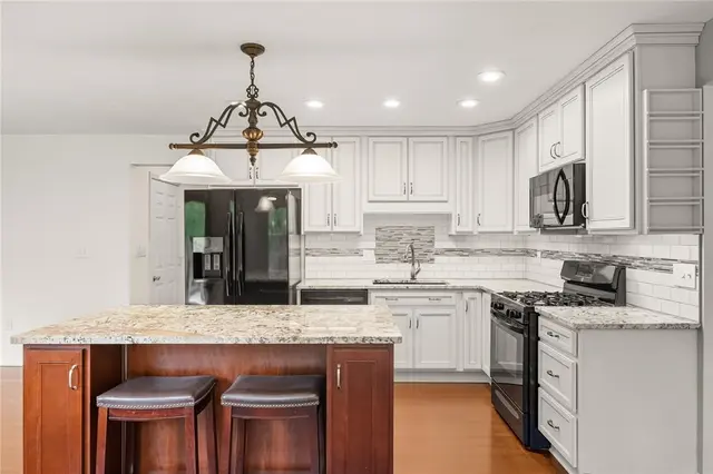 319 Hummingbird Cir gallery image 9