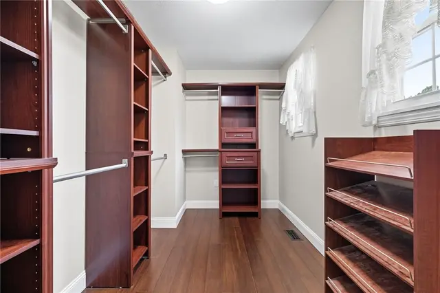 319 Hummingbird Cir gallery image 11
