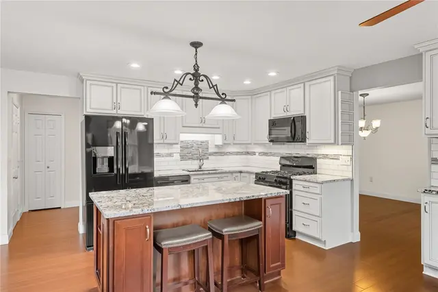 319 Hummingbird Cir gallery image 30