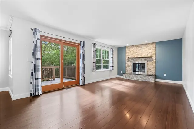 319 Hummingbird Cir gallery image 34