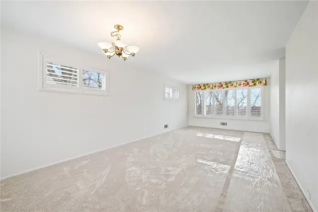 319 Ilex Dr gallery image 4