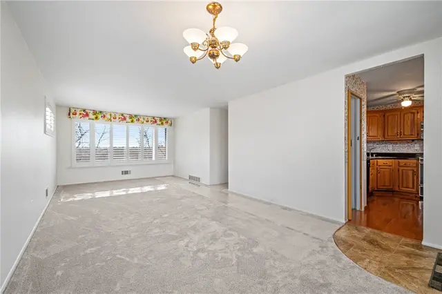 319 Ilex Dr gallery image 5