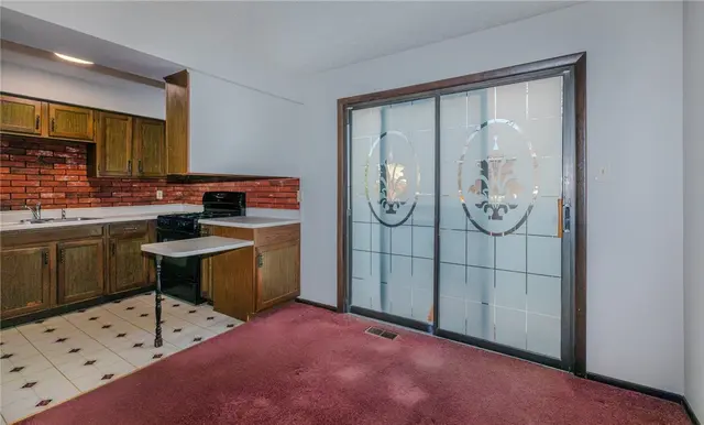 3195 Camberly Dr gallery image 4