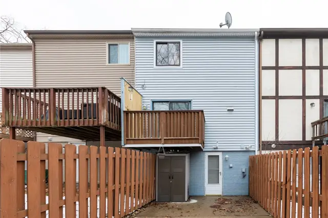 3195 Camberly Dr gallery image 6