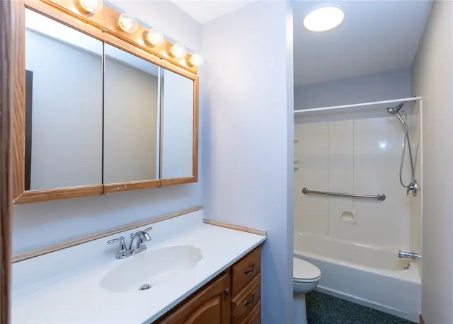 3195 Camberly Dr gallery image 14