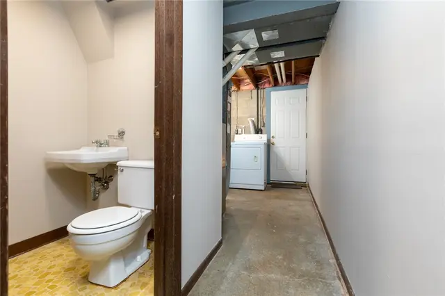 3195 Camberly Dr gallery image 17