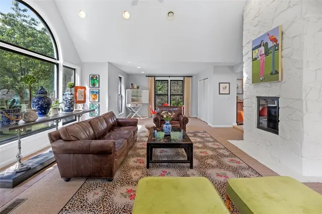 32 Canter Drive gallery image 9
