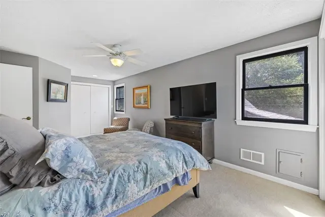 32 Canter Drive gallery image 14