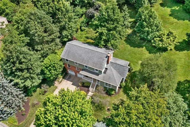 32 Canter Drive gallery image 16
