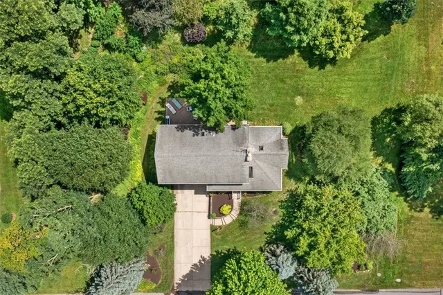 32 Canter Drive gallery image 17