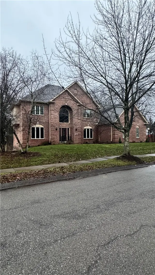 320 Steeplechase Dr gallery image 3