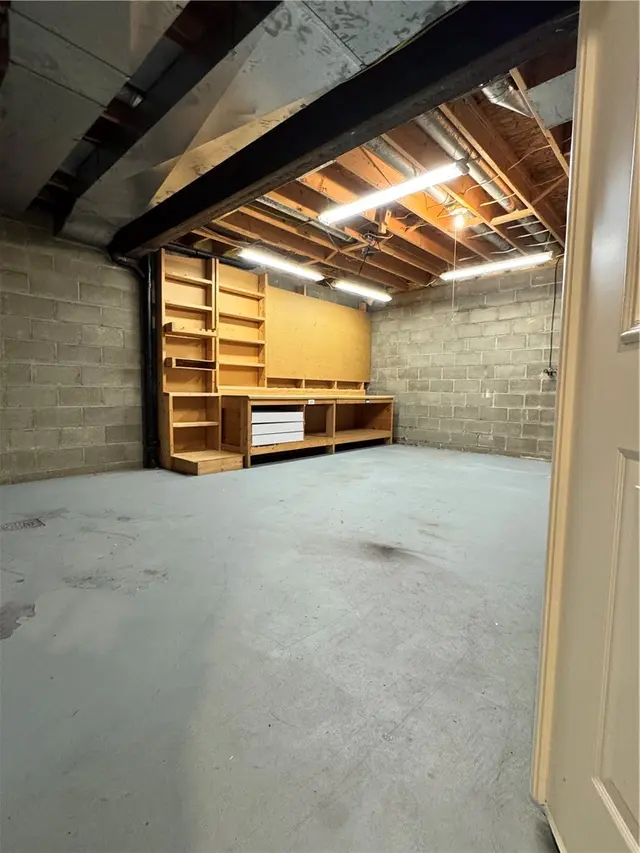 320 Steeplechase Dr gallery image 4