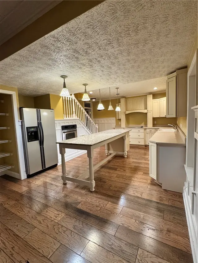 320 Steeplechase Dr gallery image 9