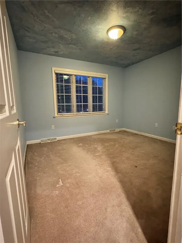 320 Steeplechase Dr gallery image 11