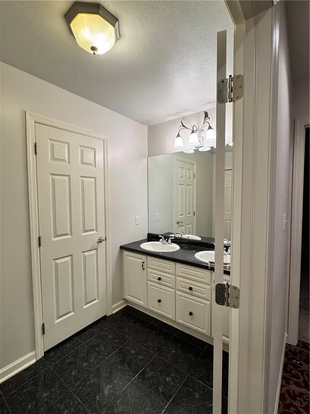 320 Steeplechase Dr gallery image 14
