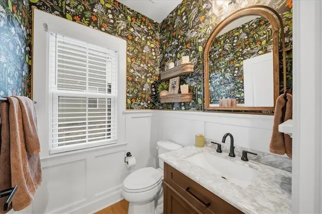321 Crest Ln gallery image 5
