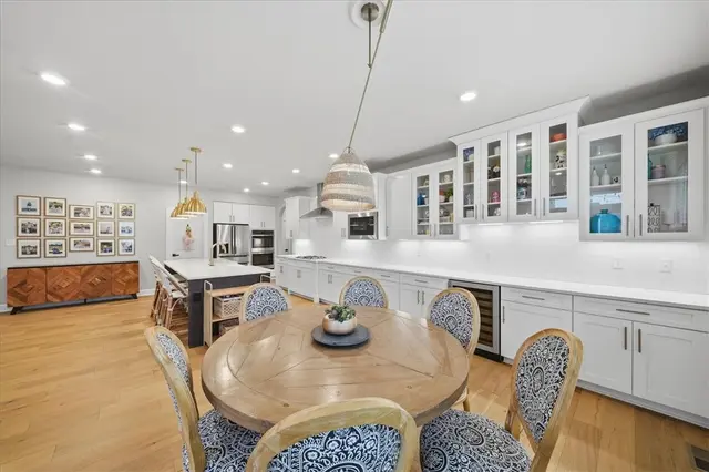 321 Crest Ln gallery image 6