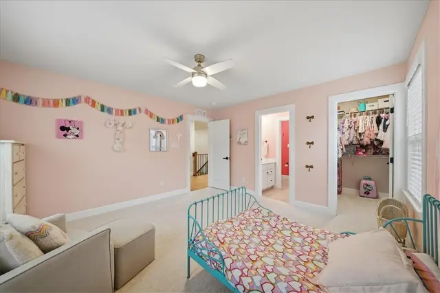 321 Crest Ln gallery image 7