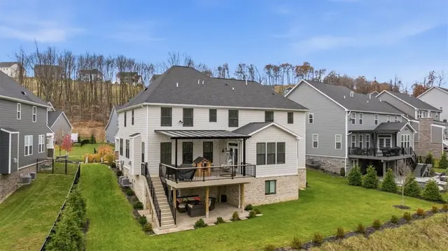 321 Crest Ln gallery image 8