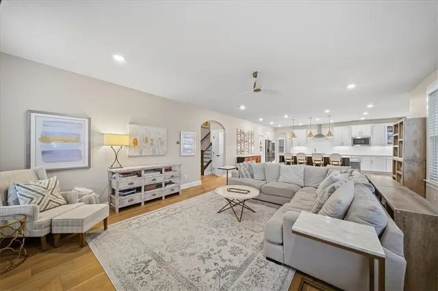 321 Crest Ln gallery image 17