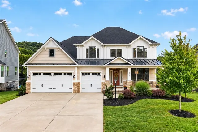 321 Crest Ln