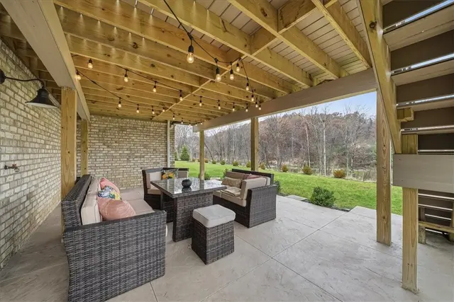 321 Crest Ln gallery image 20