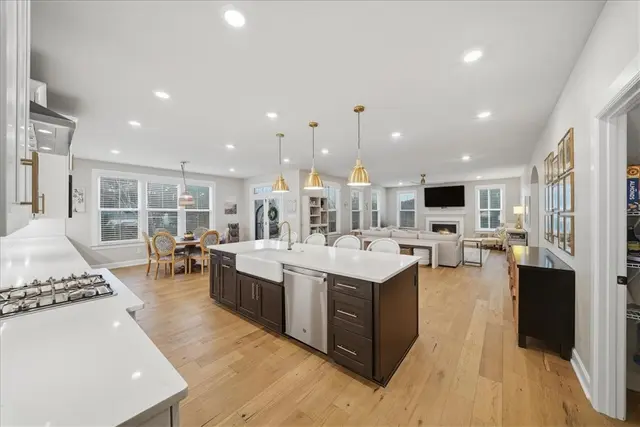 321 Crest Ln gallery image 22