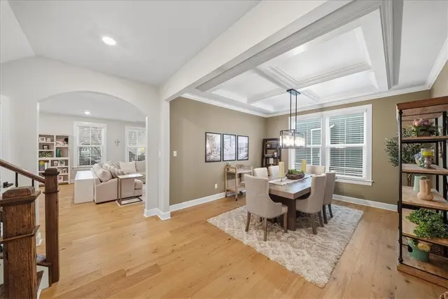 321 Crest Ln gallery image 27