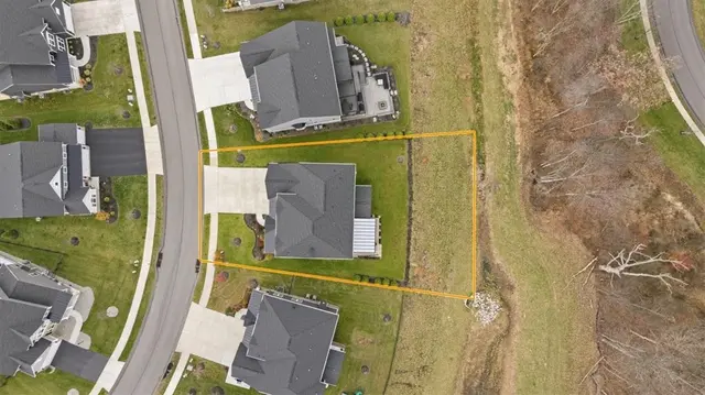 321 Crest Ln gallery image 28