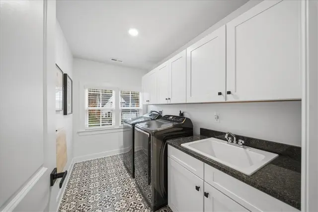 321 Crest Ln gallery image 31
