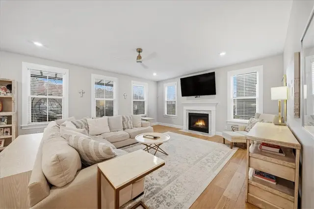 321 Crest Ln gallery image 36
