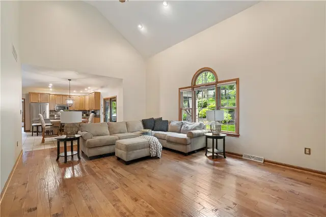 321 Ivy Dr. gallery image 8