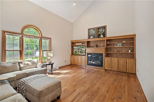 321 Ivy Dr. gallery image 20