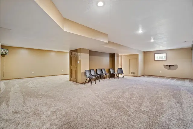 321 Ivy Dr. gallery image 21