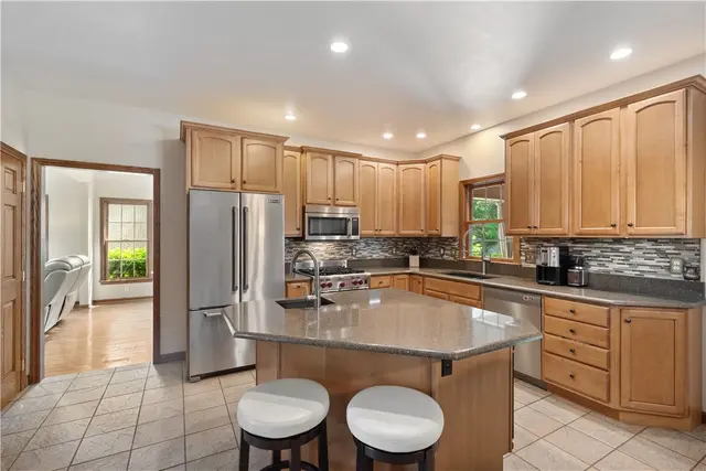 321 Ivy Dr. gallery image 26