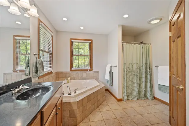 321 Ivy Dr. gallery image 33