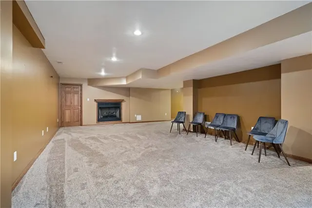 321 Ivy Dr. gallery image 38