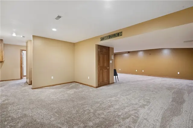321 Ivy Dr. gallery image 39