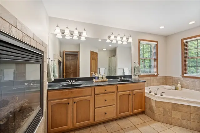 321 Ivy Dr. gallery image 42